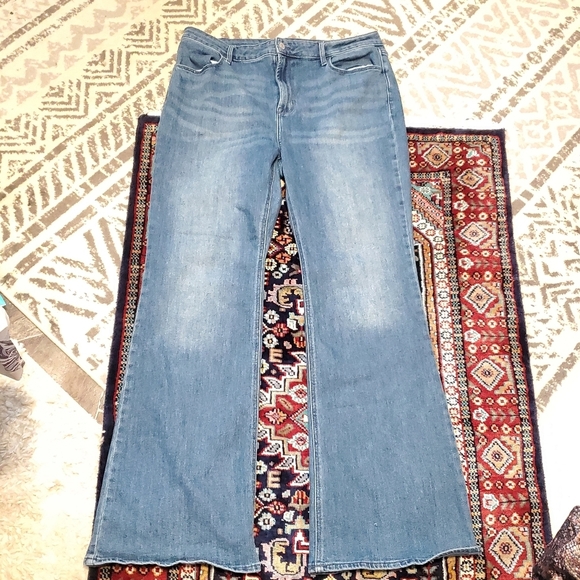 OLD NAVY HIGH RISE WOW FLARE. SZ 14. - Picture 2 of 6